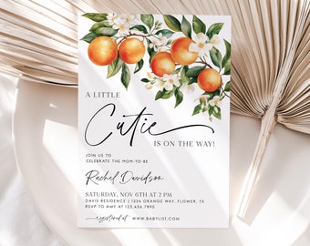 Könnte beinhalten: Eine weiße Babyparty-Einladung mit einer Aquarell-Illustration von Orangenblüten und Orangen. Der Text lautet "A Little Cutie is on the Way!" und enthält den Namen "Rachel Davidson", das Datum und die Uhrzeit der Party, die Adresse und die RSVP-Informationen. Die Einladung enthält auch den Text "registered at www.babylist.com".