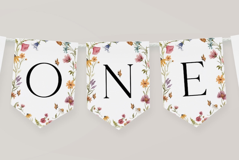 K&ouml;nnte beinhalten: Ein wei&szlig;es Banner mit einem Blumenmuster und dem Wort "ONE" in schwarzen Buchstaben. Das Banner ist perfekt f&uuml;r eine erste Geburtstagsfeier.