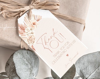 Peut inclure: Une étiquette de remerciement blanche avec un motif floral et le texte "Thank You! Thank you for celebrating with us! Love, Savannah".