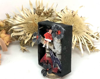 Miniature Diorama Red Little Hidding Hood and Wolf, Matchbox Red Little Hidding Hood and Wolf in Altered Matchbox, Fairy Tale in Matchbox