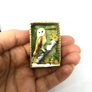 Diorama del gufo di Natale, scatola di fiammiferi natalizi, scena in miniatura vintage, scatola delle ombre invernali, carta fatta a mano vintage, fauna selvatica artbox