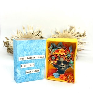 Diorama in miniatura appeso o in posa donna fiorita in una scatola di carta fotografica regalo decorazione delicato messaggio poetico da offrire
