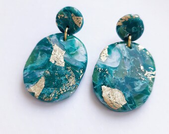 EPHEMERAL SALE - Emerald green jade stone style oval stud earrings in stainless steel, eco-friendly porcelain clay