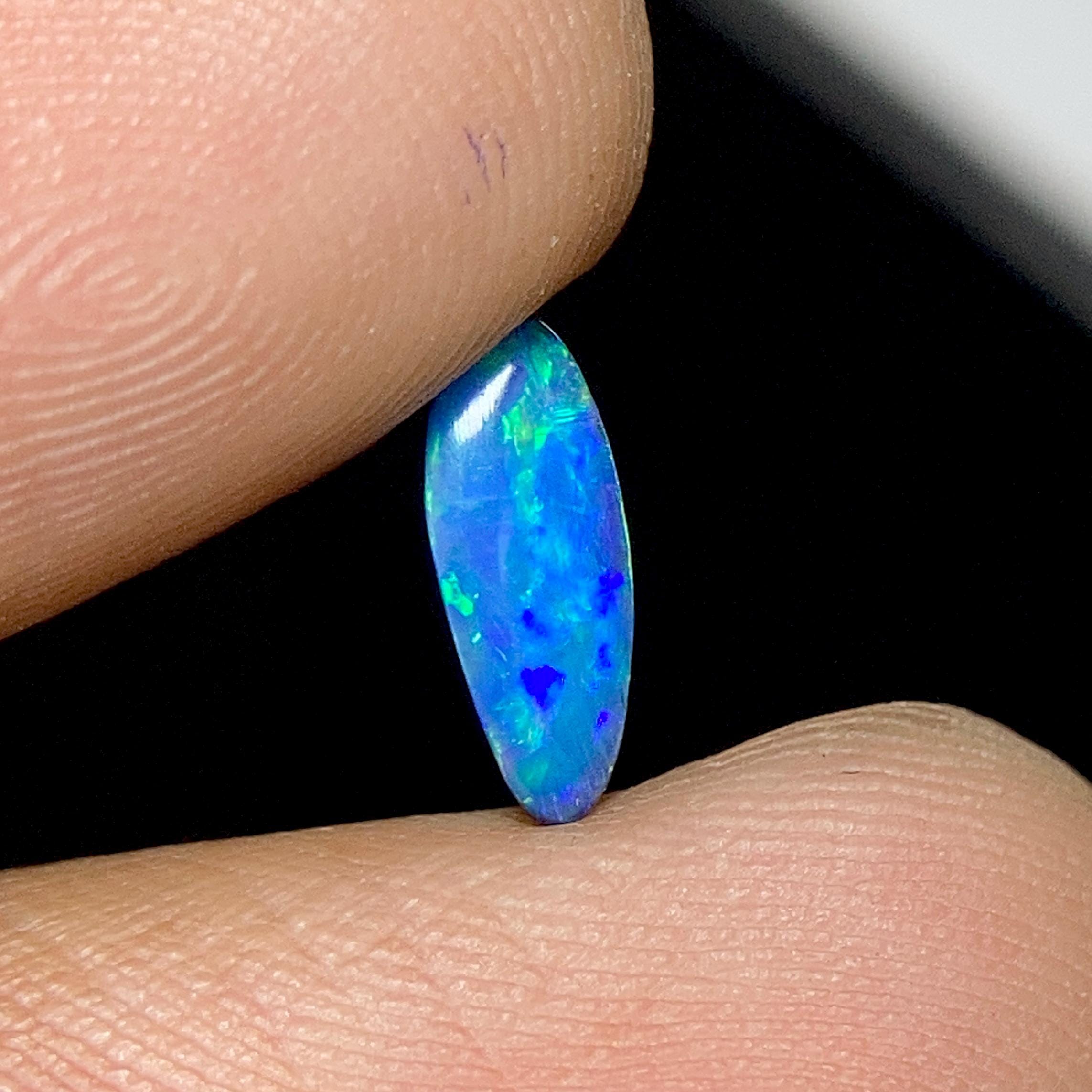 Superbe Opale Doublet D’Australie En Cabochon – Cadeau Idéal En Multicolore (4 Carats)