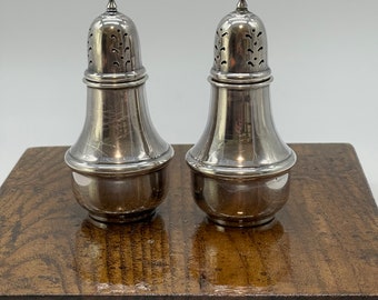 International Sterling Silver Colonial style vintage salt and pepper