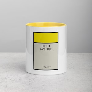 Taza personalizada de tarjeta de propiedad Monopoly - Elija su color e imprima su dirección - Idea de regalo única