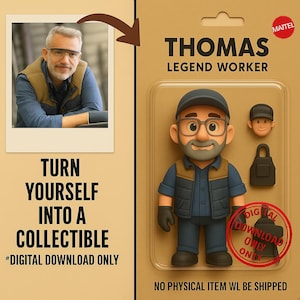 Op de afbeelding: Verzamelbare actiefiguur van een man met een bril, een blauw jack en een pet. De verpakking bevat de tekst "THOMAS LEGEND WORKER" en "TURN YOURSELF INTO A COLLECTIBLE #DIGITAL DOWNLOAD ONLY". De figuur wordt geleverd met een extra hoofd en schort.