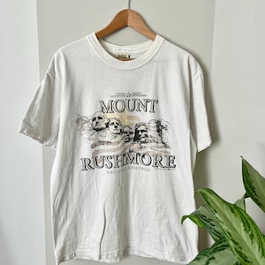 Vintage 1999 Mount Rushmore Tee Shirt