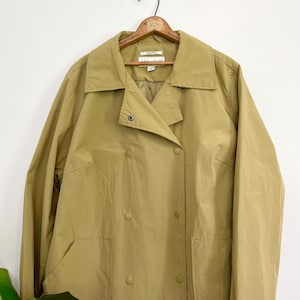 Gabardina impermeable verde pistacho