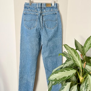 Vintage Lee Medium Wash Mom Jeans 27x33