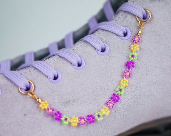 Shoe chain, roller skate accessories, daisy chain for roller skates, beaded shoe chain, shoe jewelry gift for friend, lace charms for skates