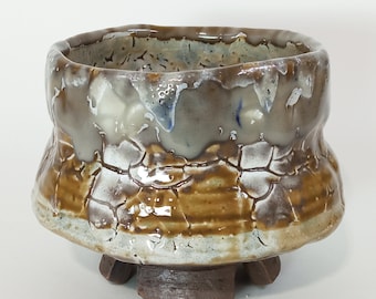 Chawan con pie, 12,5 x 10 cm. Tazón de té hecho a mano. Cerámica de estudio de gres.