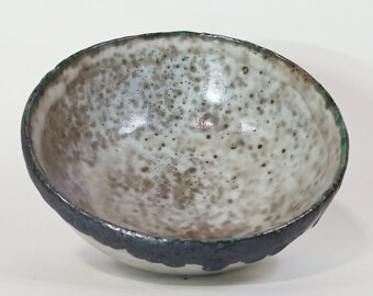 Chawan. Handgemaakte theekom. Matcha-studioaardewerk.