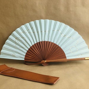 Mint-green-gold hand fan (Mint Gomery) made of wood & fabric with a geometric design from Berlin, matching vegan sleeve and loop