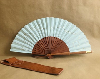 Mint-green-gold hand fan (Mint Gomery) made of wood & fabric with a geometric design from Berlin, matching vegan sleeve and loop
