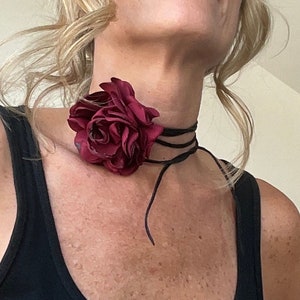 Vintage Floral Choker Necklace With Big Flower Design In Black Fabric  Victorian Style String Wrap Tie For Women Cute Y Boho Jewelry From  Yummy_jewelry, $3.99