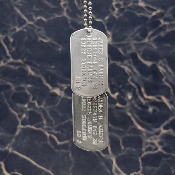 Etiquetas militares para perros estilo Segunda Guerra Mundial James Bucky Barnes - Acero inoxidable - Cadenas de bolas incluidas - Réplica de accesorios para cosplay