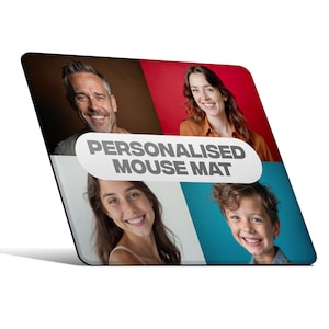 Op de afbeelding: Een gepersonaliseerde muismat met een collage van vier foto's. De foto's zijn van een man, een vrouw, een meisje en een jongen. De tekst "Personalized Mouse Mat" is in wit gedrukt op een grijze ovale vorm.
