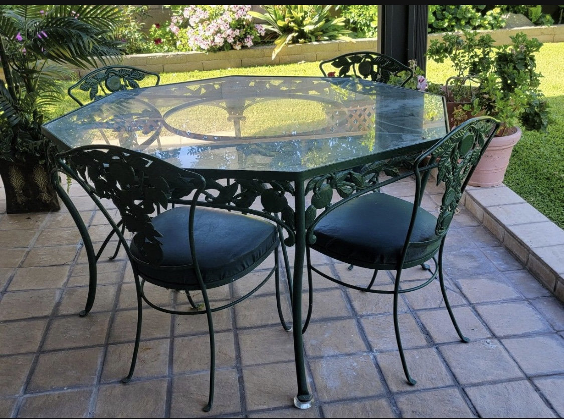 Ensemble de salle à manger de patio vintage Russell Woodard en grenade (6 chaises)