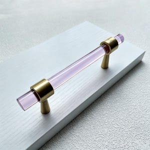Base in ottone incisibile, maniglie per cassetti originali, maniglia per armadio in acrilico trasparente, pomelli per cassettiera in cristallo, maniglie per ante di armadi, decorazioni personalizzate per la casa.