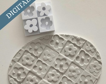 Puede incluir: Una herramienta de sello cuadrada blanca con cuatro recortes en forma de flor y una placa de arcilla circular con un patrón de cuadrícula en relieve de flores repetidas. Una banda azul diagonal muestra el texto DIGITAL FILE.