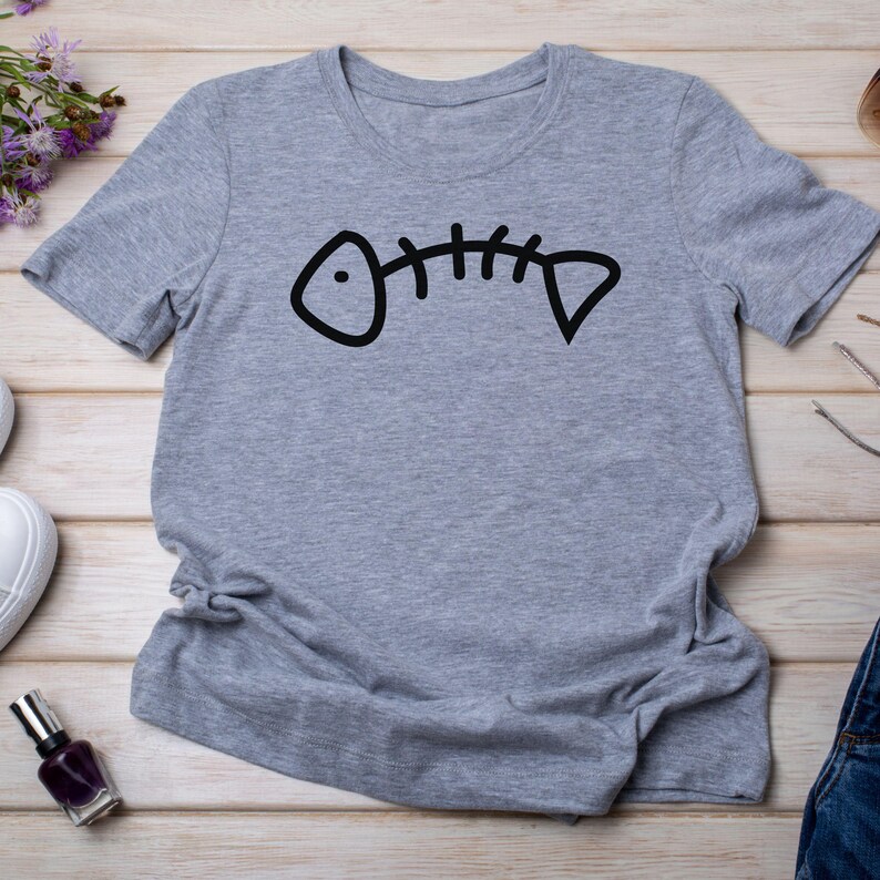May include: Gray short-sleeved t-shirt with a black fishbone graphic.