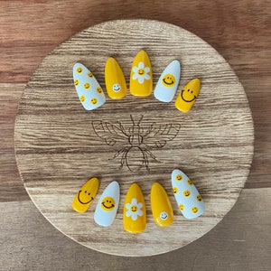 Happy Go Lucky Retro Smiley Face Flower Press On Nails