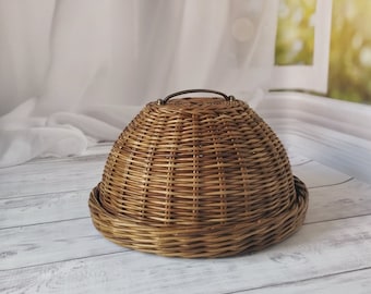 Wicker basket for beautiful serving and storage of bread.Round tray with lid for serving and storing food. Kitchen table setting.