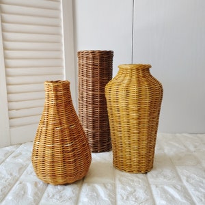 Wicker vase for flowers. Basket for artificial or dried flowers. Decorative jug for home decoration. image 3