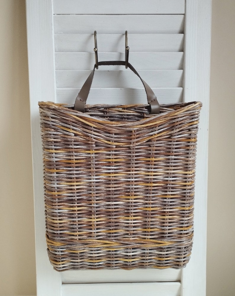 Basket on the door for flowers. Rectangular flat flower basket. Wicker basket in natural color, front door decoration. Hanging basket . image 7