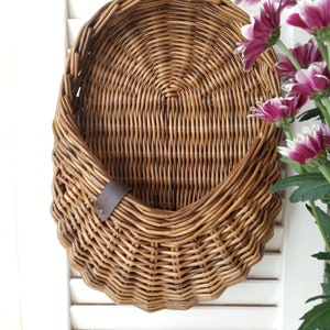 Basket on the door. Oval flower basket.Front door decoration. Straw-colored wicker basket, front door decoration.Hanging basket on the door. image 6