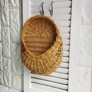 Basket on the door. Oval flower basket.Front door decoration. Straw-colored wicker basket, front door decoration.Hanging basket on the door. 2