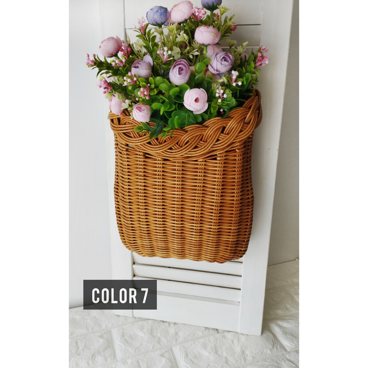 Wicker hanging basket