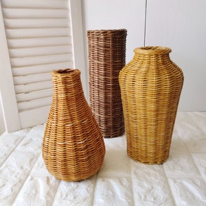 Wicker vase for flowers. Basket for artificial or dried flowers. Decorative jug for home decoration. image 6