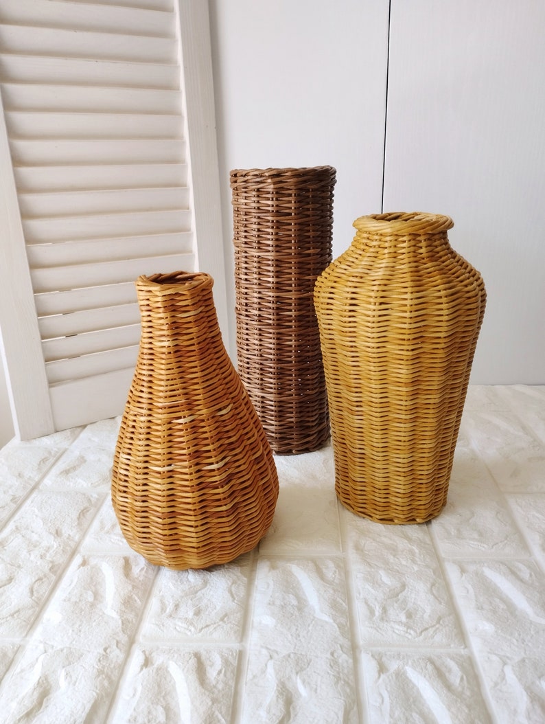 Wicker vase for flowers. Basket for artificial or dried flowers. Decorative jug for home decoration. image 6