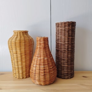 Wicker vase for flowers. Basket for artificial or dried flowers. Decorative jug for home decoration. image 5