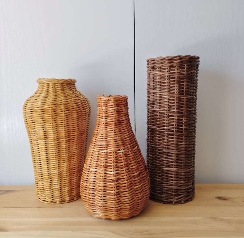 Wicker vase for flowers. Basket for artificial or dried flowers. Decorative jug for home decoration. image 5