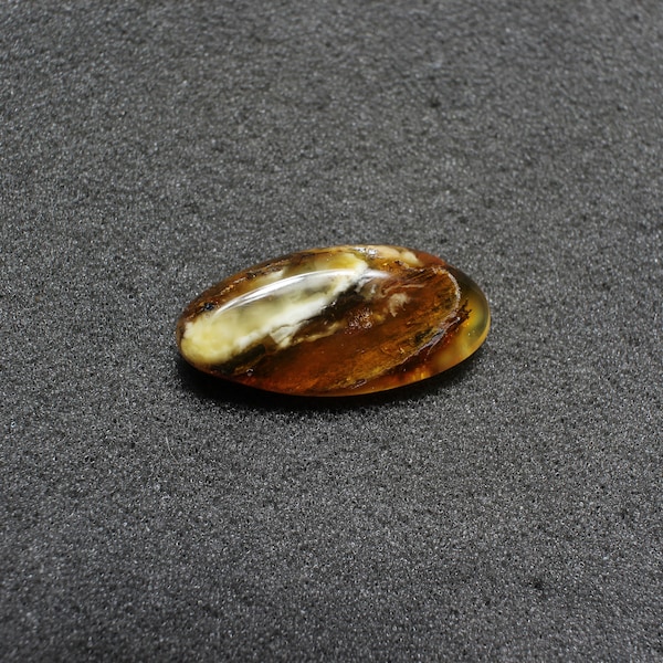 Baltic amber piece, hand-polished - Exact piece