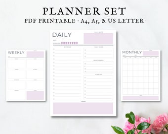 Pode incluir: Um conjunto de planejadores imprimíveis com páginas diárias, semanais e mensais. As páginas são brancas com texto preto e uma cor de destaque roxo claro. O conjunto de planejadores está disponível nos tamanhos A4, A5 e US Letter.
