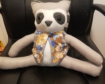 Mapache relleno con chaqueta