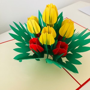 Carte de voeux 3D tulipe pop-up. Un cadeau parfait pour la fête des mères, une carte vierge romantique et un thème printanier
