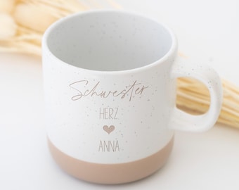 Schwesterherz Tasse mit Namen personalisiert | Weihnachtsgeschenk für Schwester | Geschenk zum Geburtstag | Herzmotiv | Keramiktasse 360 ml