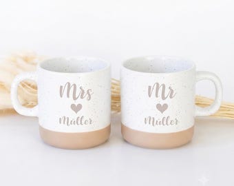 Mr & Mrs Tassen personalisiert | Hochzeitsgeschenk für Brautpaar | Keramik Tassen-Set 360 ml | Geschenk zum Hochzeitstag, Geschenk Jahrestag