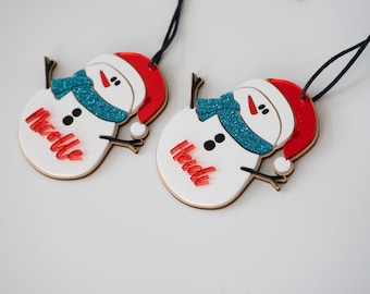 Personalized snowman ornament – Christmas decoration with name – Red mirrored acrylic – Wooden Christmas decoration – Gift idea