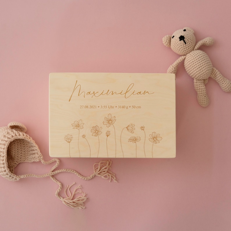 Boîte à souvenirs personnalisée pour bébé avec fleurs cadeau de baptême cadeau de naissance cadeau de Noël pour enfants boîte en bois image 1