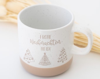 Weihnachtstasse mit Namen personalisiert | 3 Winterliche Tannenbäume | Weihnachtsgeschenk | Wichtelgeschenk | Keramiktasse 360 ml