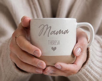 Personalisierte Tasse Mama oder Papa mit Wunschname | Tasse mit Herz | Gravierte Keramiktasse | Geschenk für Eltern. | Mama Geschenk