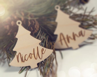 4 Stück Weihnachtsbaumanhänger  personalisiert  " Tanne " aus Holz|  Christbaumanhänger mit Namen mrs deco