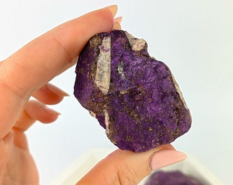 Pedaço de pedra purpurita bruta, cristal espiritual natural