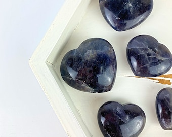 Corazón de piedra solar de iolita: regalo de cristal de cordierita